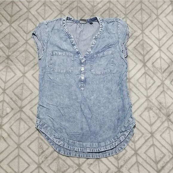 New York & Co Blue Denim Loose Fit V-Neck 1/4 Button Short Sleeve Tunic Blouse - Picture 1 of 5